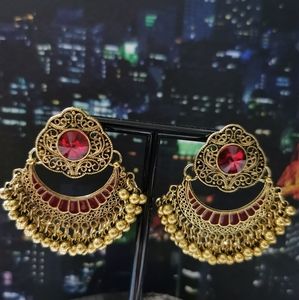 ‼️SOLD‼️Tassel round beads